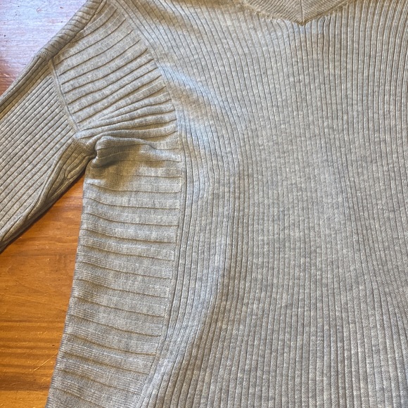 Kaari Blue large v-neck grey long sleeve tunic; bottom hem is angled - Picture 2 of 3